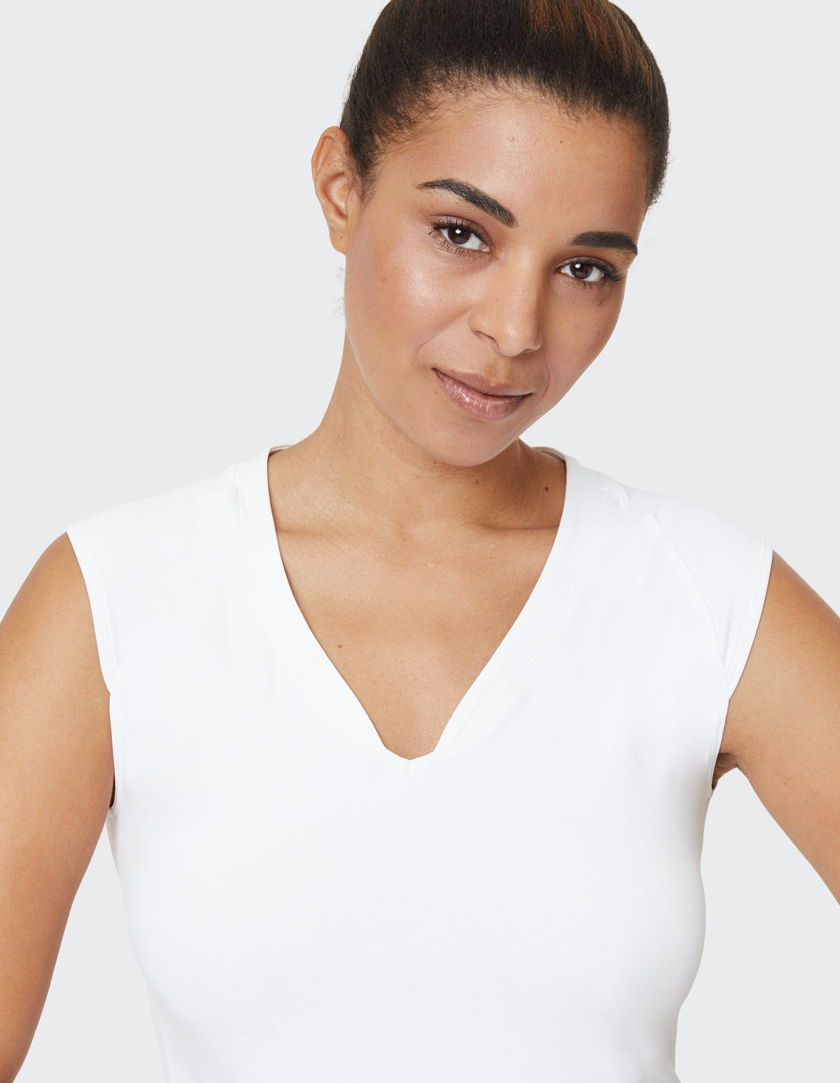 ELEAM D T-Shirt mit V-Ausschnitt
