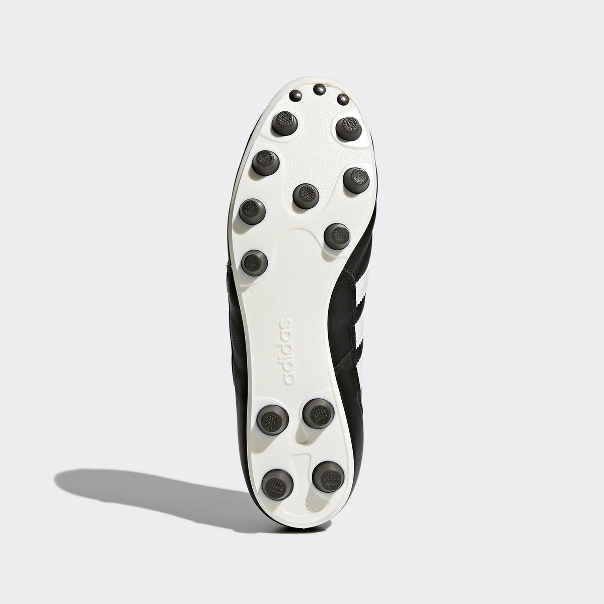 Copa Mundial Fußballschuh für feste Böden
