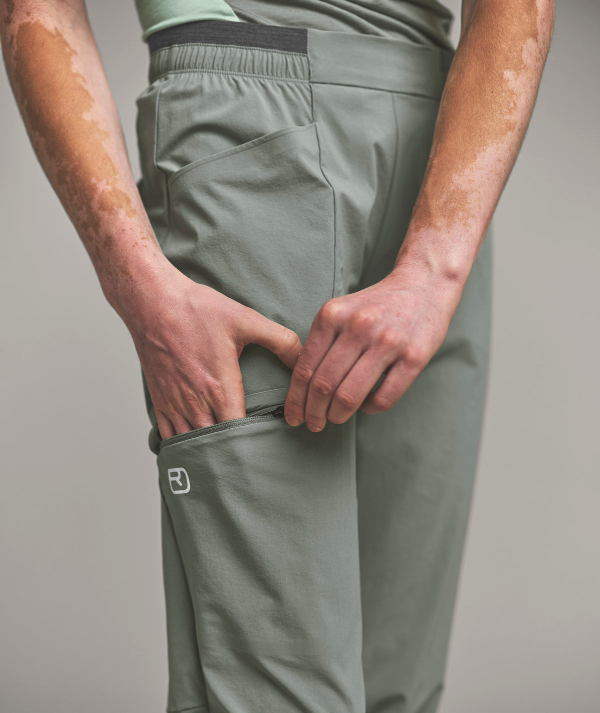 TRACE PANTS W