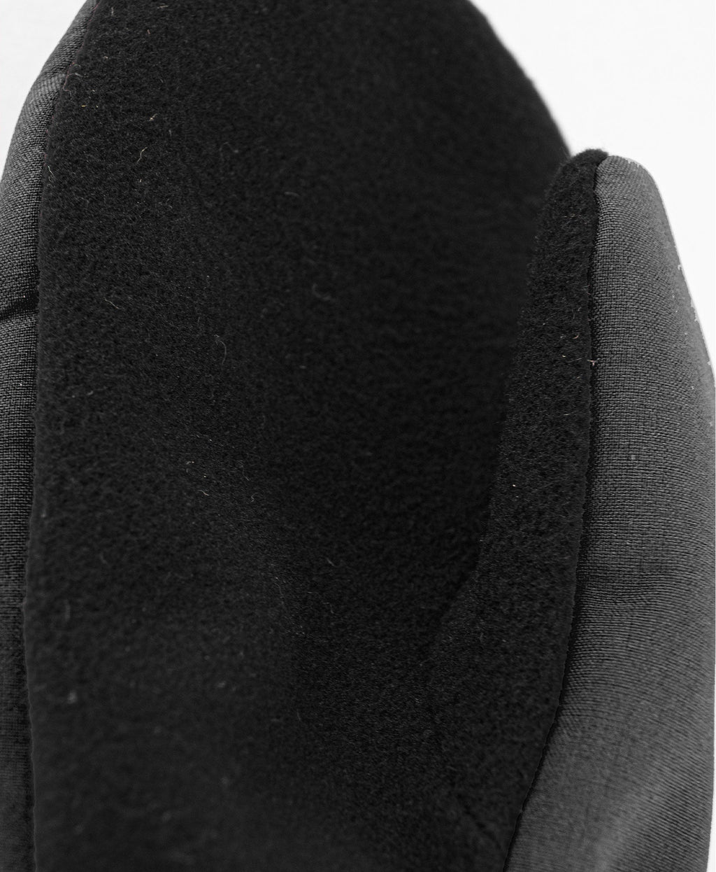 Aki Mitten