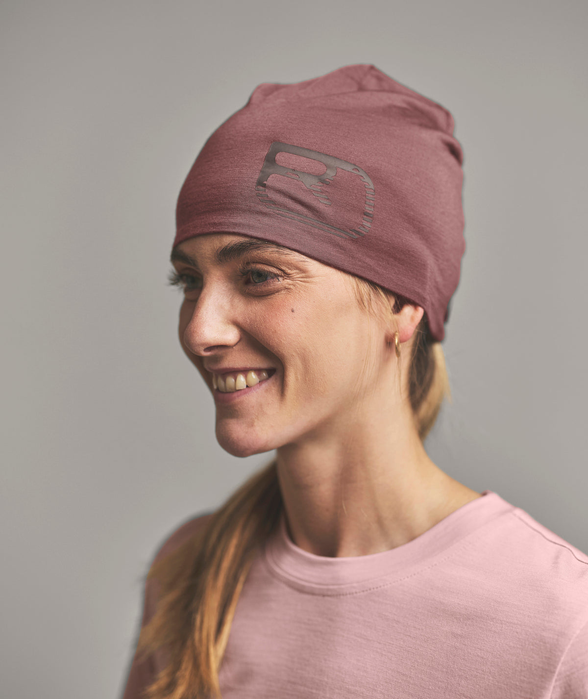 120 COOL TEC LOGO BEANIE