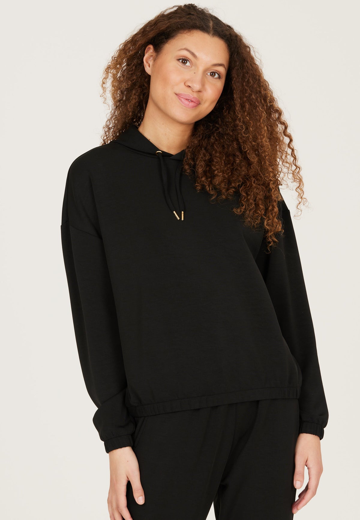 Namier W Hoody Damen – Sportmode & Komfort