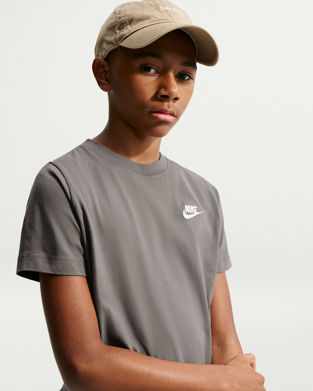 K NSW TEE EMB FUTURA LBR Kinder T-Shirt