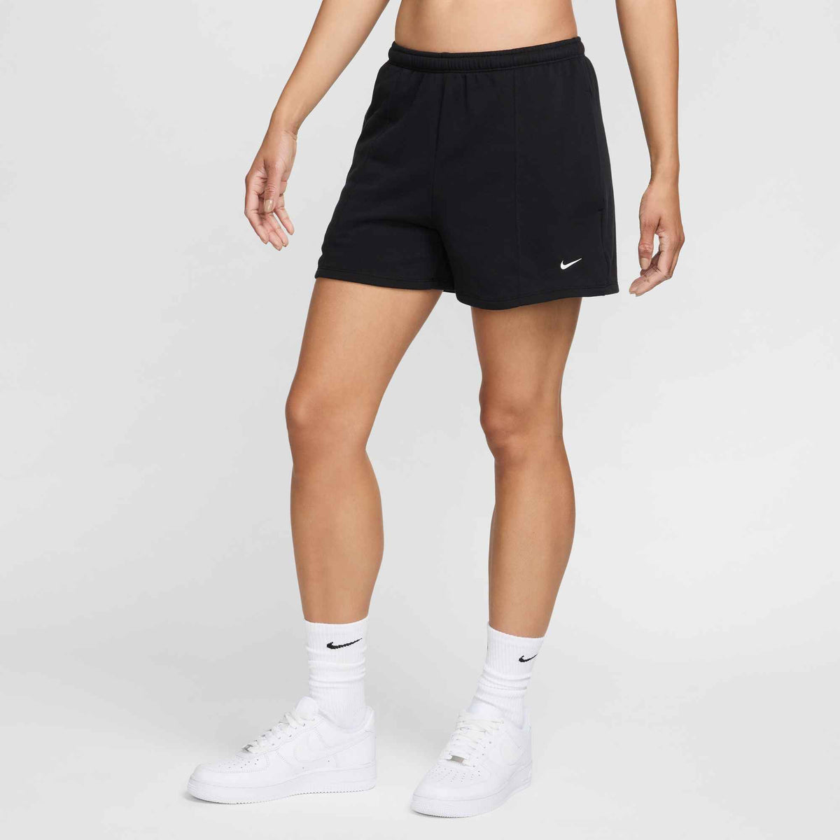 NSW NK CHLL FT MR 4IN SHORT Damen Freizeithose