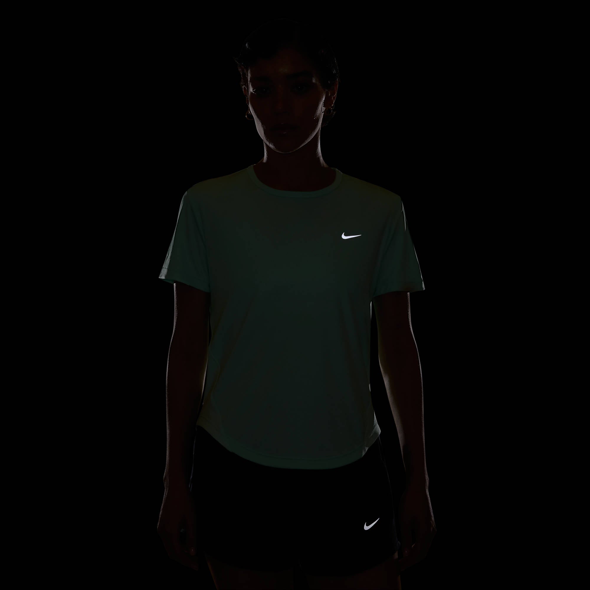 NIKE Tempo DF SS Laufshirt Damen mit Dri-FIT
