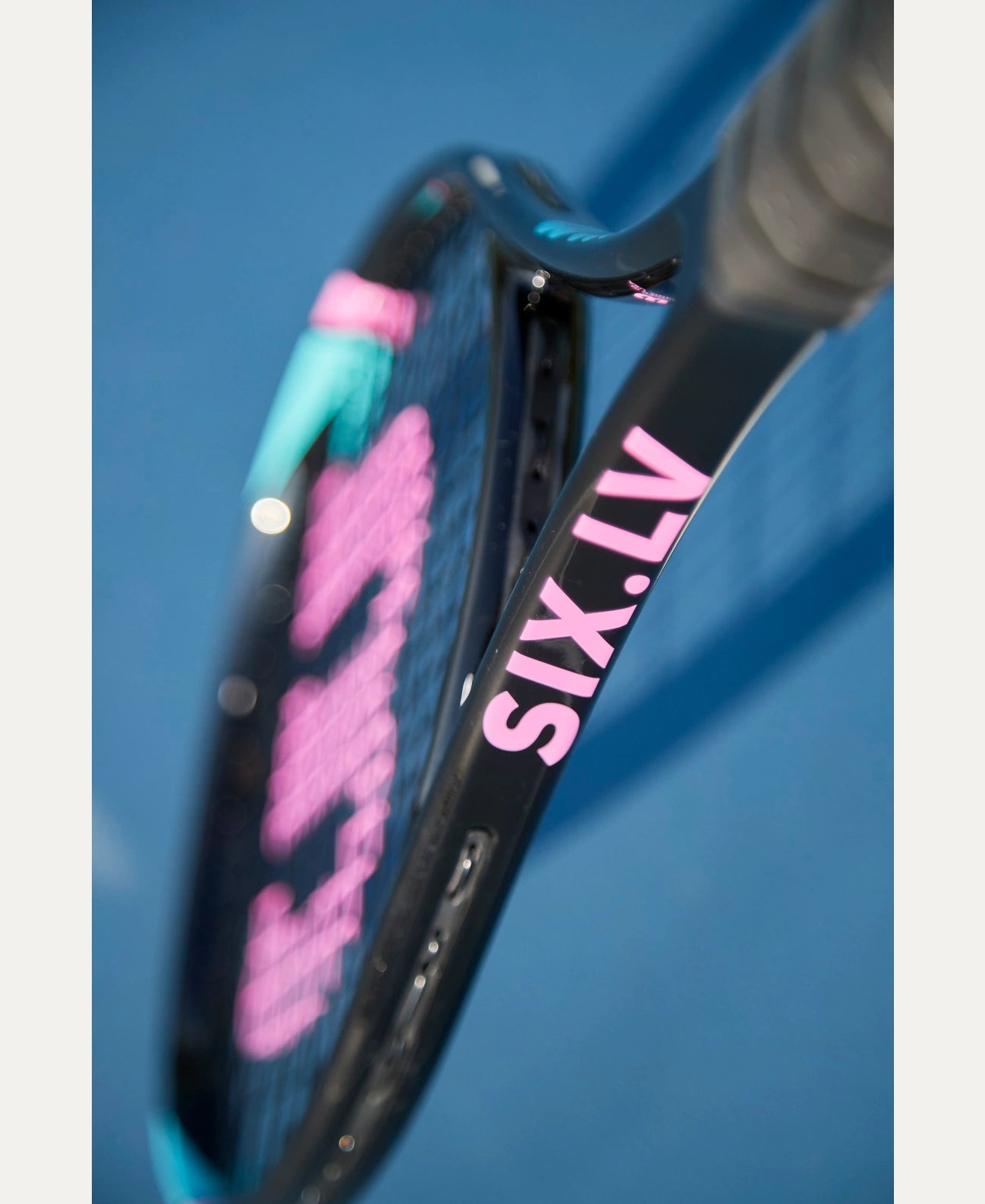 WILSON SIX LV Tennisschläger mit BLX-Technologie